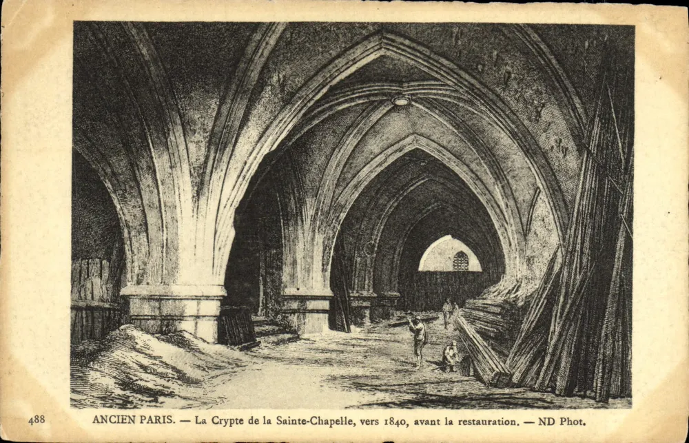 Die Krypta der Sainte-Chapelle — um 1840, vor der Restaurierung — ND Phot. - Vorderseite