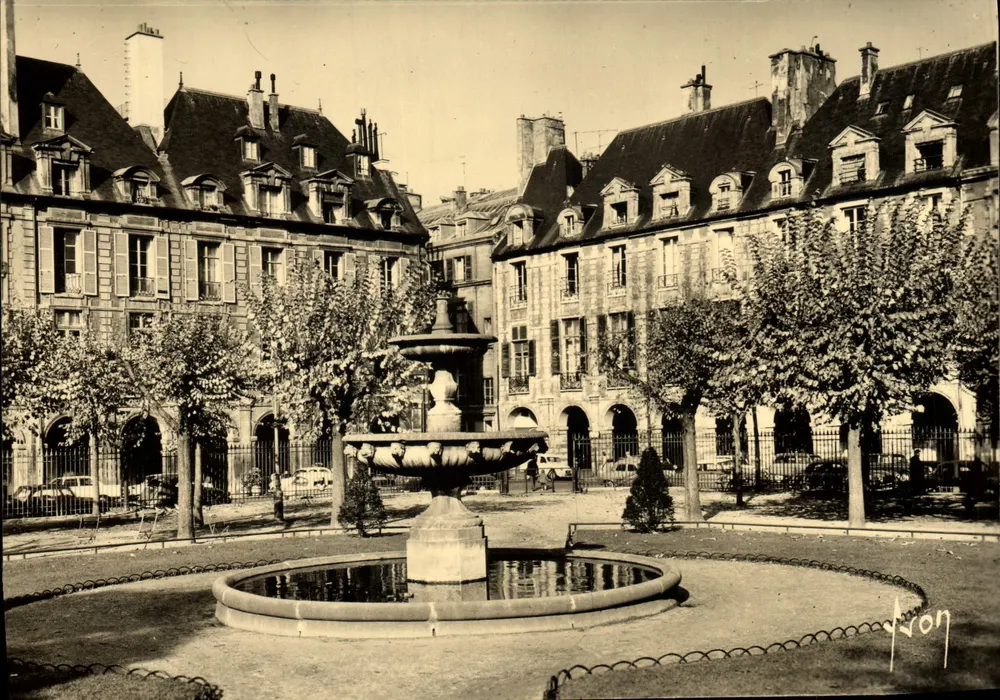 Paris — A Place des Vosges — Edições d'arte Arvon - Frente