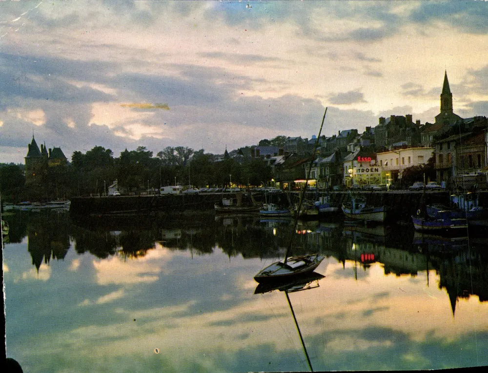 Pornic (L.-Atl.) — Coucher de Soleil sur le Port — Photo Marc Guittet — La Bernerie - Frente