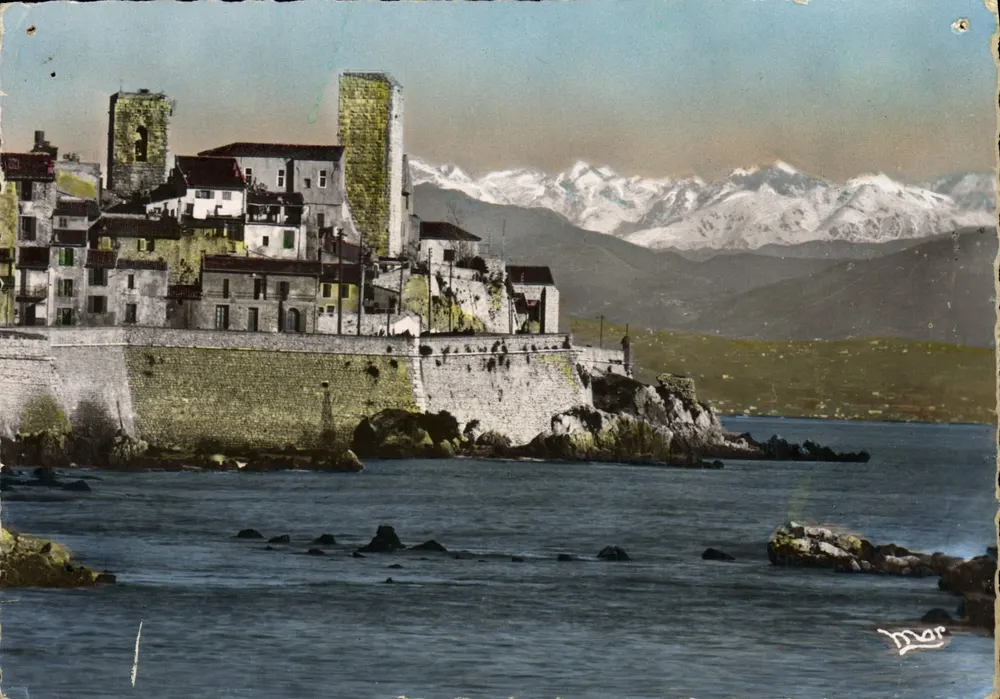 Antibes — Die Mauern und die Alpen — Photographie Véritab - Vorderseite