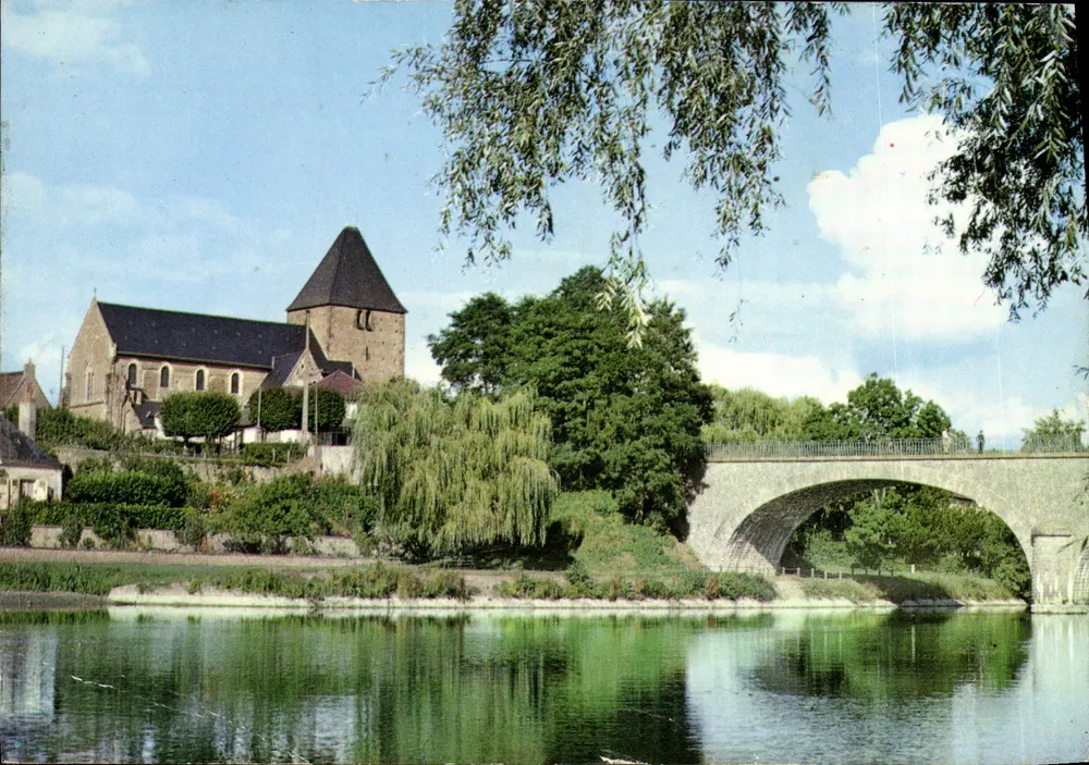 Roézé-sur-Sarthe — Vue sur l'église et le pont — Éditeur : EUROLUM - Recto