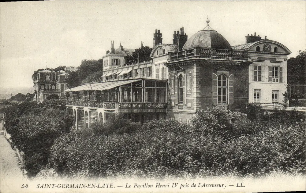 Saint-Germain-en-Laye — Der Pavillon Henri IV von der Aufzugsterrasse — LL. - Vorderseite