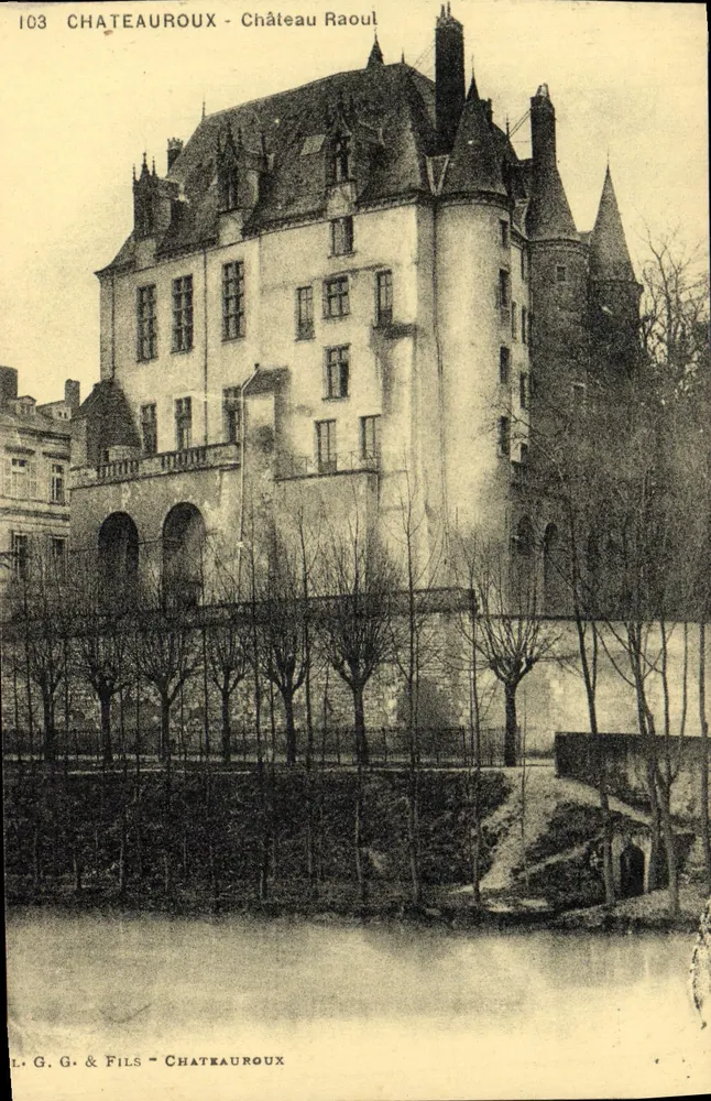Castelo Raoul em Châteauroux — vista do castelo sobre o curso d'água — L.G.G. & Fils, Châteauroux, n°1063 - Frente