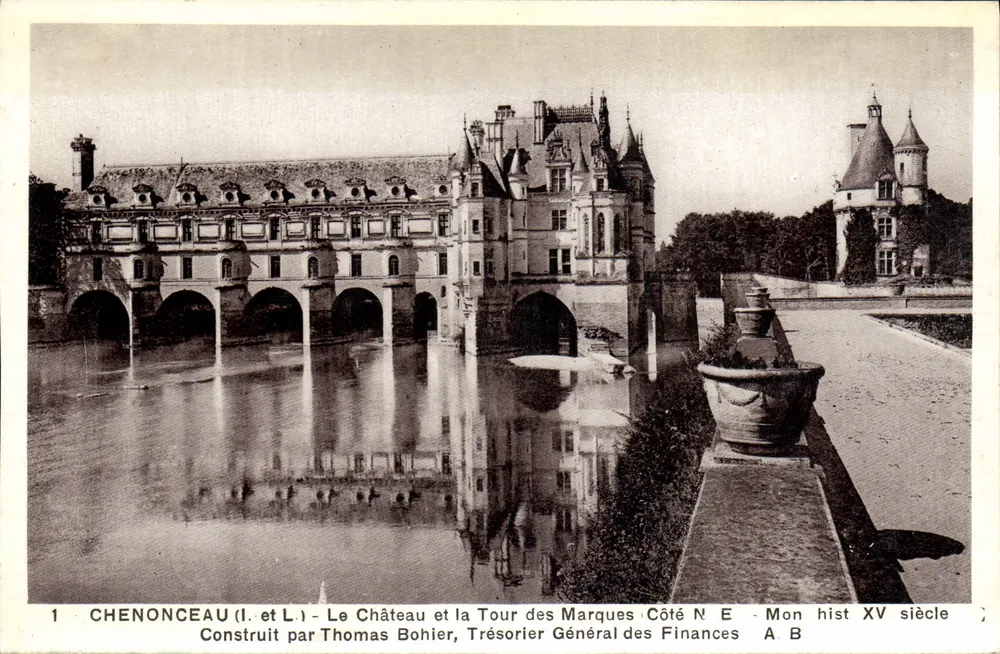 Chenonceau (Loire) — Das Schloss und die Turm der Marken Nord-Ostseite — Historische Denkmäler des 15. Jahrhunderts — Von Thomas Bohier, Generaltreasurer der Finanzen erbaut - Vorderseite