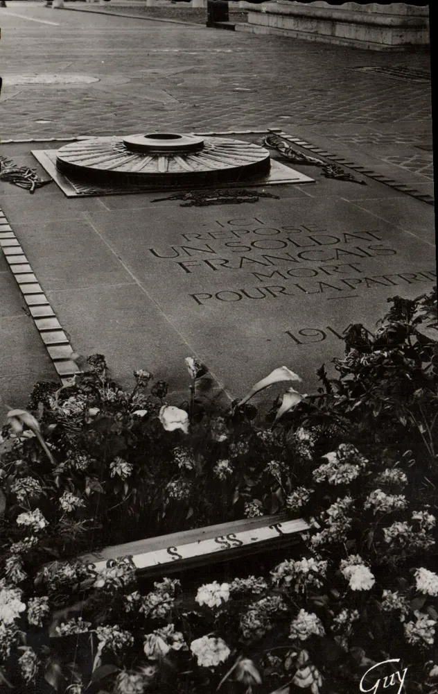 Grab des Unbekannten Soldaten — unter dem Triumphbogen de l'Étoile — Éd. D'Art, Paris - Vorderseite