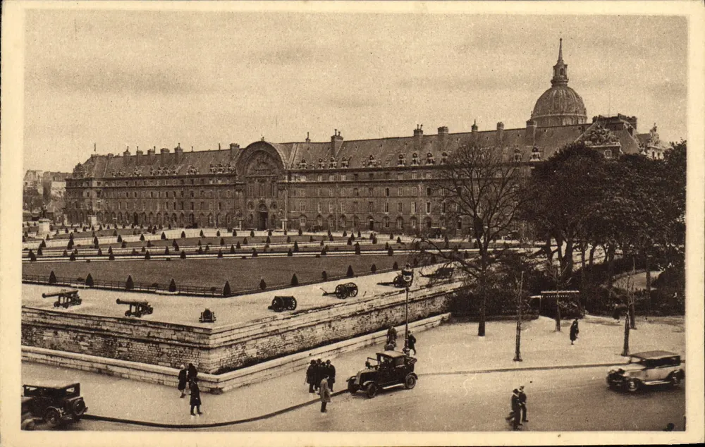 Place dos Invalides — vista do square com canhões — Imp. Le Tellier, Paris - Frente