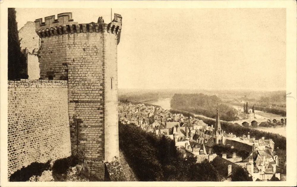Chinon (Indre-et-Loire) — Das Schloss - Tour de Boissy und Tal der Vienne — Les Éditions d'Art Vivon, Paris - Vorderseite