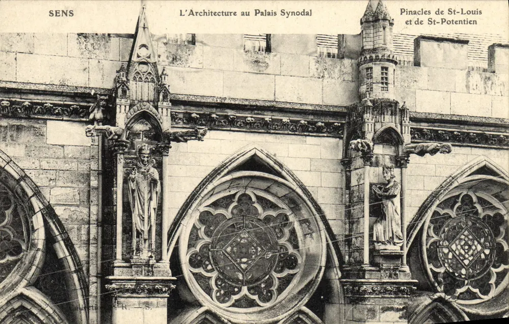 Sens — Architektur am Synodalpalast, Spitztürme von St-Louis und St-Potentien — R. L.S. - Vorderseite