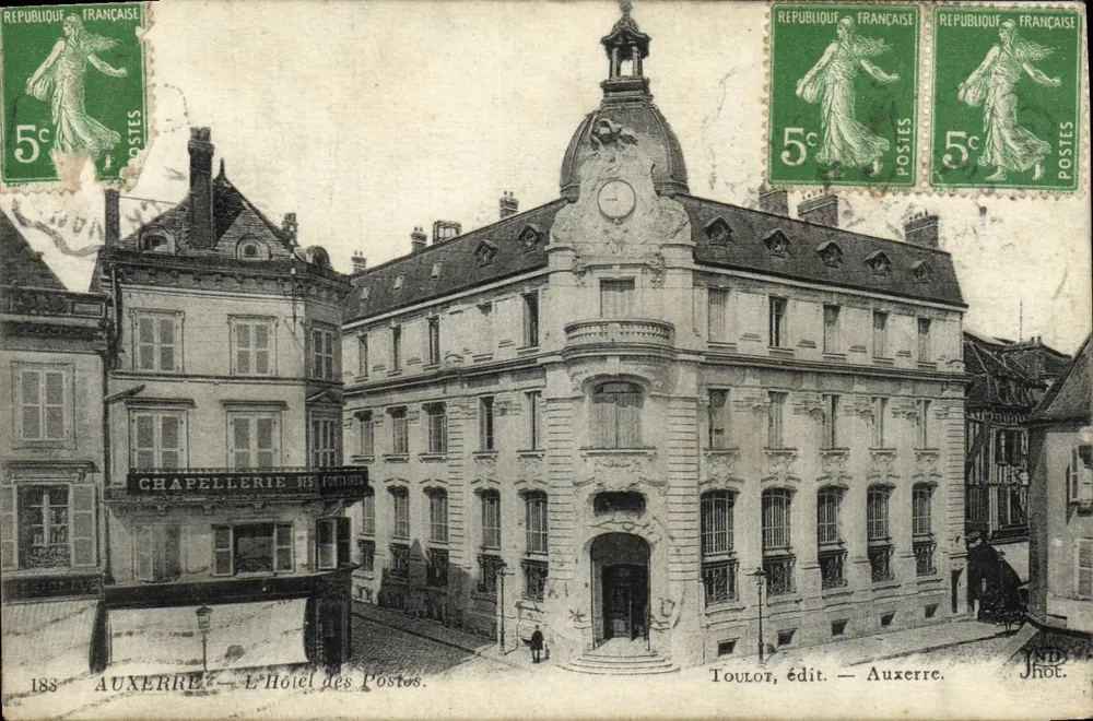 Auxerre — O Hotel das Correios — Toulout, editor — Auxerre. - Frente