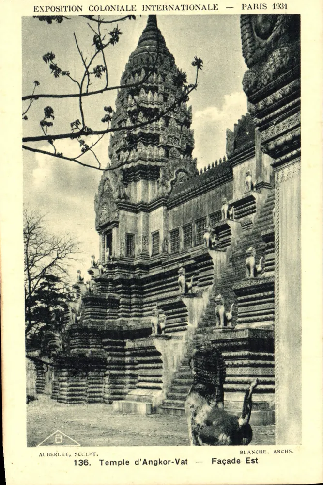 Tempel von Angkor-Vat — Ostfassade — Internationale Kolonialausstellung — Paris 1931 — Aubeklet, Skulpt. - Vorderseite