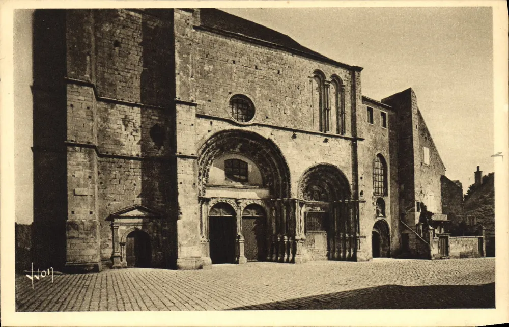 Avallon (Yonne) — Fassade und Portale der Kirche St-Lazare — Les Éditions d'Art Yvonne, Paris - Vorderseite