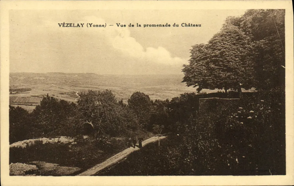 Vézelay (Yonne) — Blick von der Schlosspromenade - Vorderseite