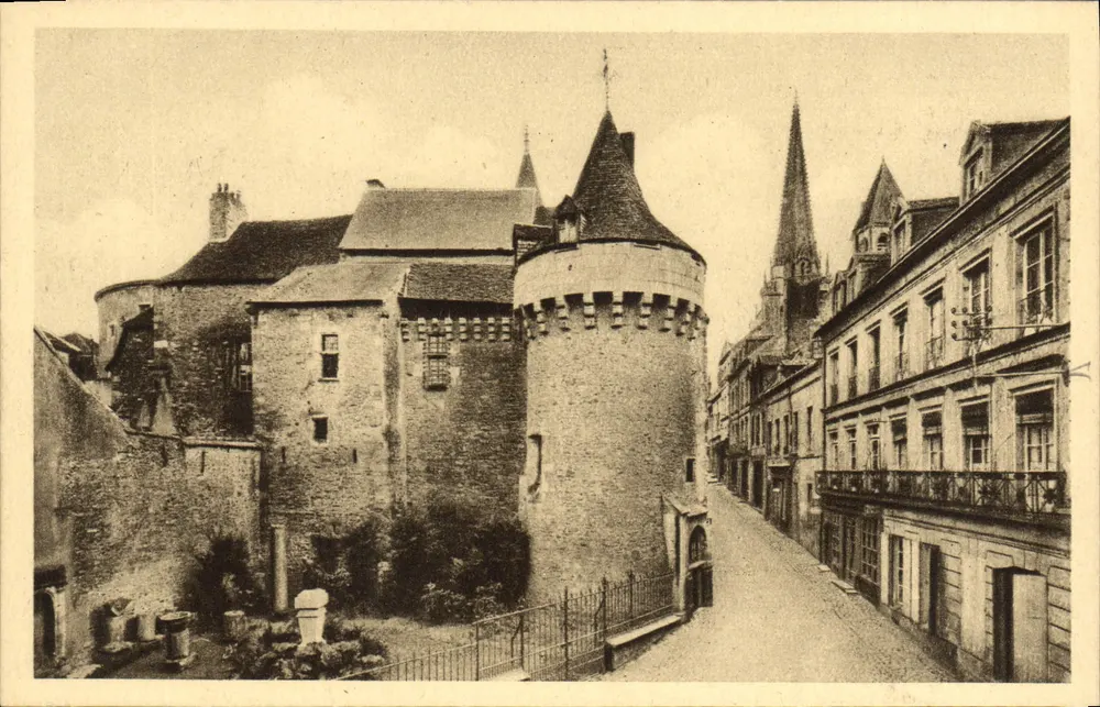 Autun Antigo — Tours dos Bancos — Editor P. Coquengrand e C. Truchot - Frente