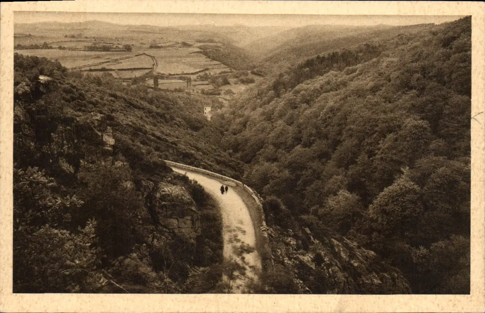 Em Morvan — Estrada do Saul de la Canche — Héliogravure d'Art Coquenoud e Truelot, Autun - Frente