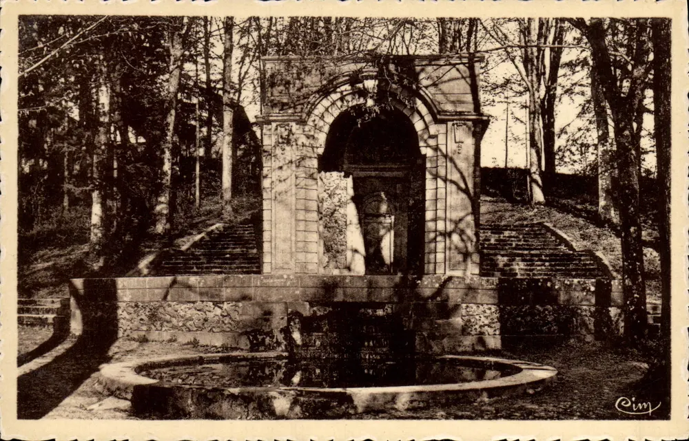 Langres (Haute-Marne) — Die Kröte — Promenade Blanchefontaine - Vorderseite