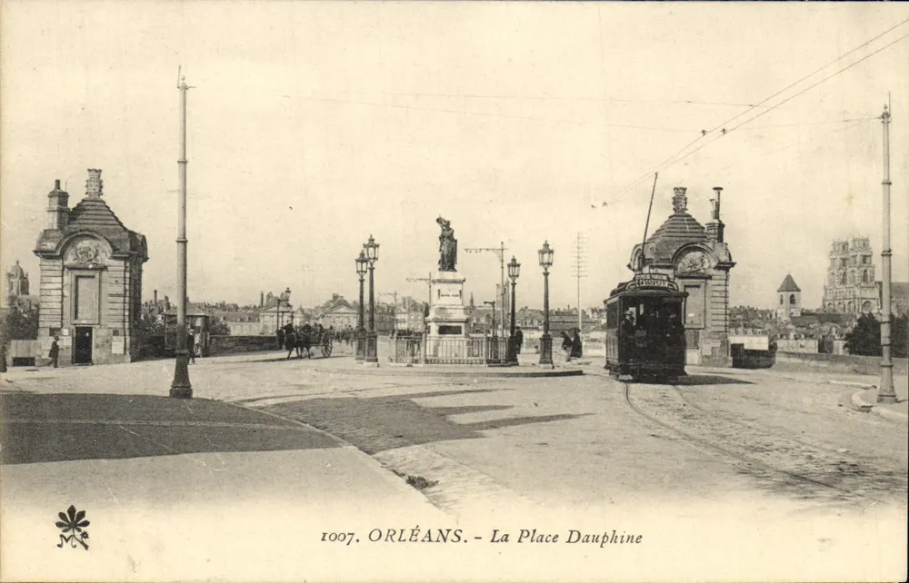 Orléans - A Praça do Duque — vista com trêm e estátua — editor M. R. n° 1007 - Frente