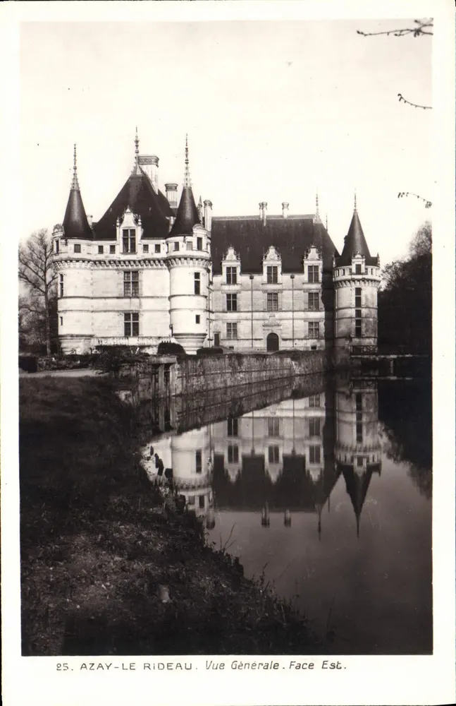 Azay-le-Rideau — Widok ogólny. Strona wschodnia. — Wydawnictwo Zabytkowych Monuments w Grand Palais - Awers