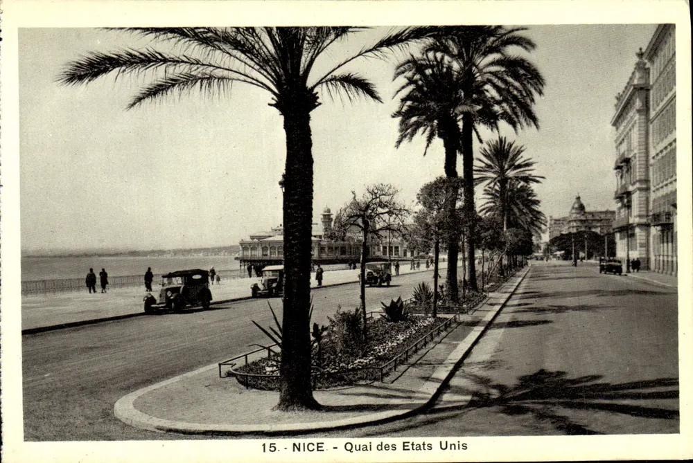 Nice - Quai dos Estados Unidos — vista do quai cercado de palmeiras e carros antigos - Frente