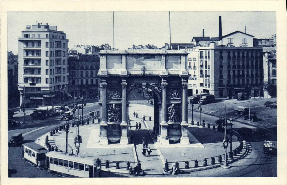 Marselha — A Porta de Aix — n°105 - Frente