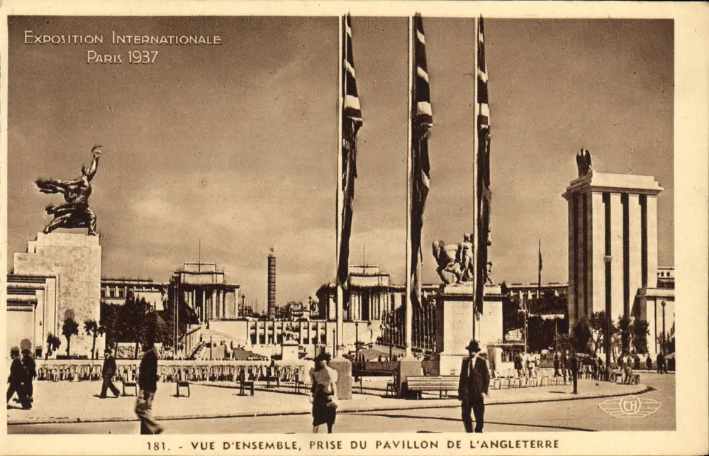 Internationale Ausstellung Paris 1937 — Gesamtansicht vom Pavillon Großbritanniens — Verlag CH - Vorderseite