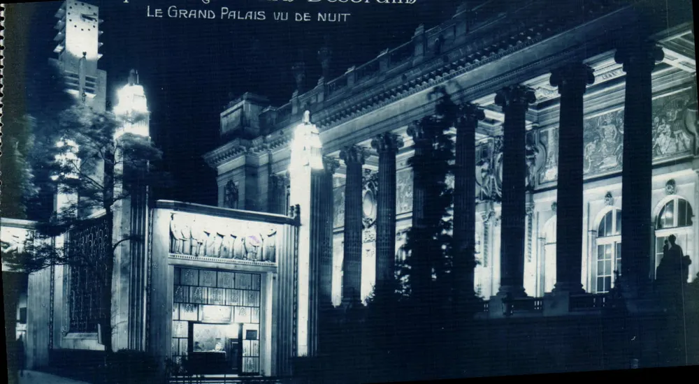 Der Grand Palais bei Nacht — Ausstellung der Dekorationen — Verlag unbekannt, Seriennummer nicht sichtbar - Vorderseite