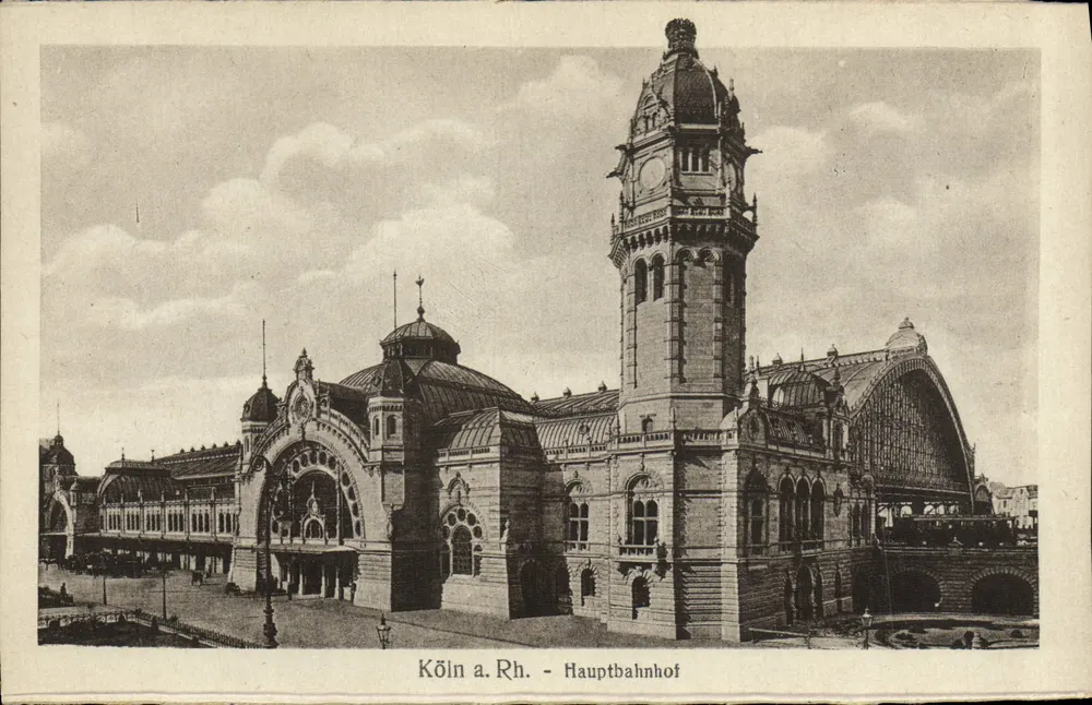Köln a. Rh. - Hauptbahnhof — vista do edifício principal com sua torre relógio — editor não visível - Frente