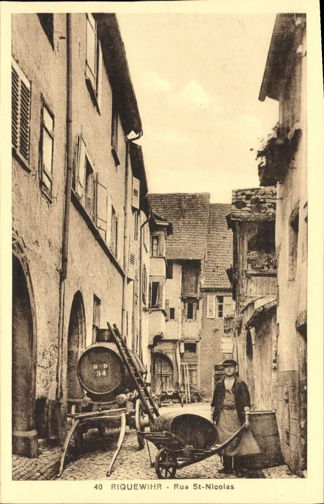 Riquewihr - Rue St-Nicolas — straatbeeld met houten tonelier — n° 40 - Voorkant