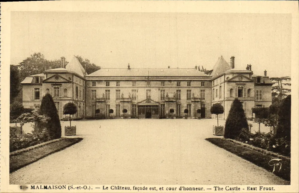 Malmaison (S.-et-O.) — O Castelo, fachada leste, e pátio de honra — The Castle - East Front - Frente