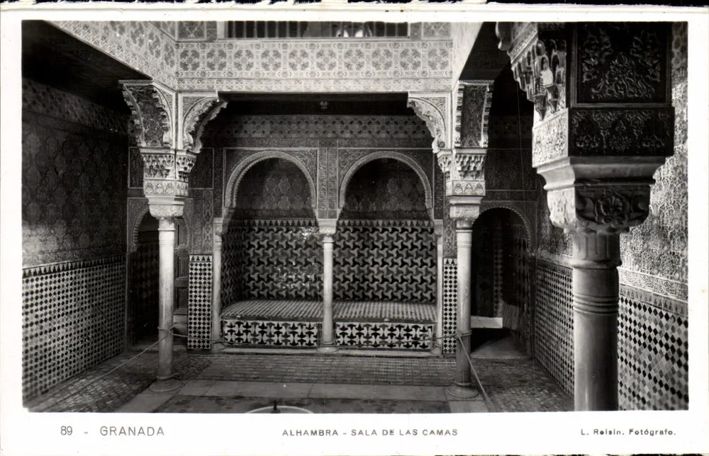 Alhambra - Sala de las Camas — Granada — L. Reisín, Fotógrafo, n° 89 - Awers
