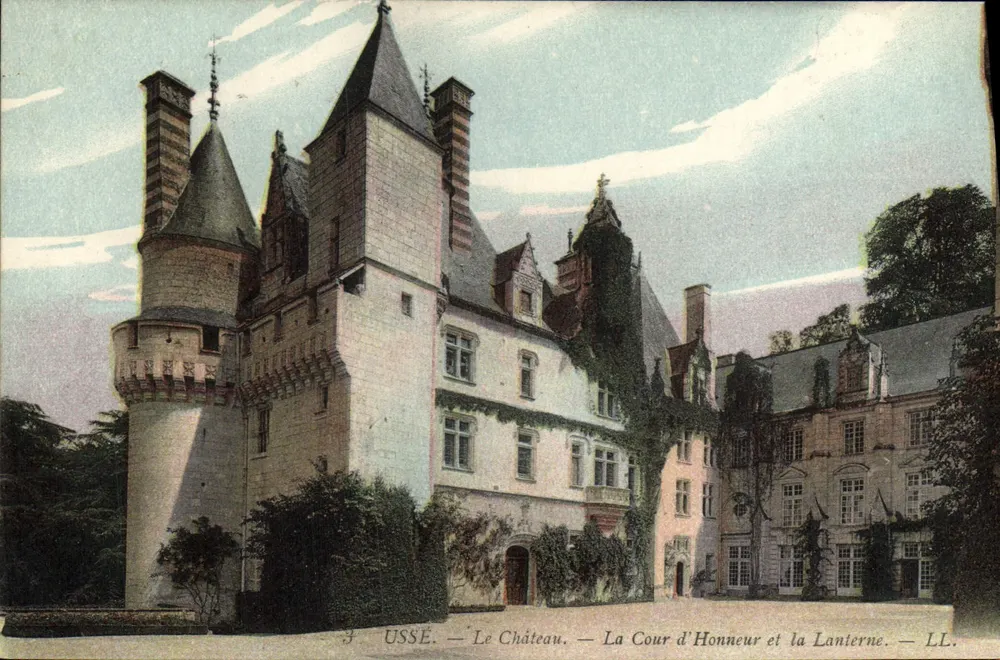 Usse — Das Schloss — Der Ehrenhof und die Laterne — LL. - Vorderseite