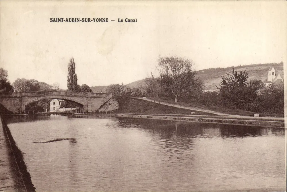 Saint-Aubin-sur-Yonne — O Canal — Foto Luguet, La Ferté-Loupière - Frente