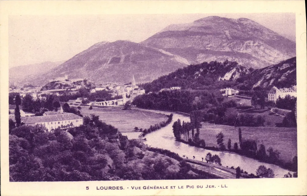 Lourdes - Vista Geral e o Pic du Jer - LL - Frente
