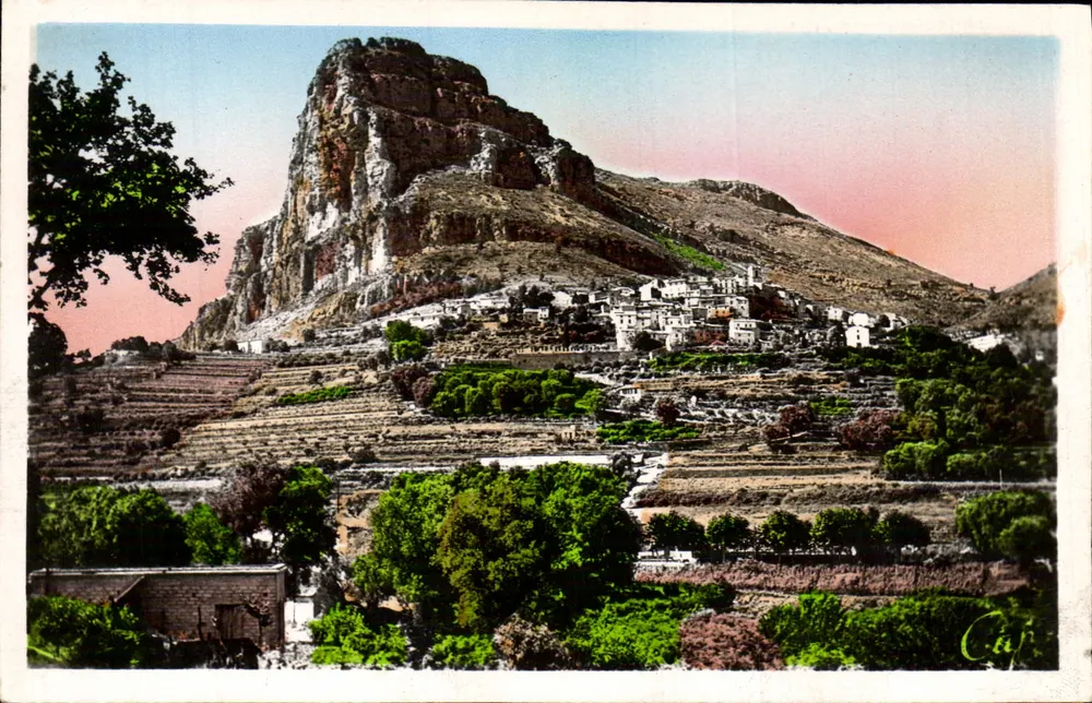 Saint-Jeannet — Vista geral e o Baou — editor C.A.P. Paris - Frente