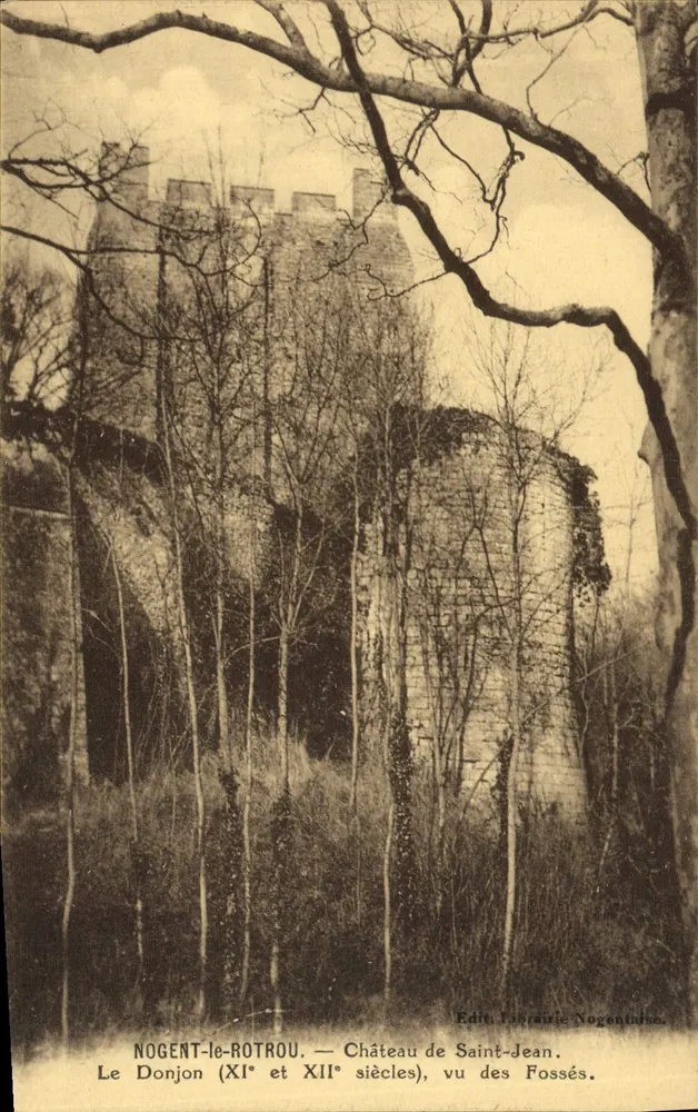 Nogent-le-Rotrou — Schloss Saint-Jean, der Bergfried (11. und 12. Jahrhundert), von den Gräben aus gesehen — Ed. Librairie Nogentaise - Vorderseite