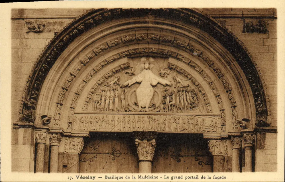 Vézelay — Basilique de la Madeleine — Der große Portal der Fassade — Magasin de Vézelay - Vorderseite