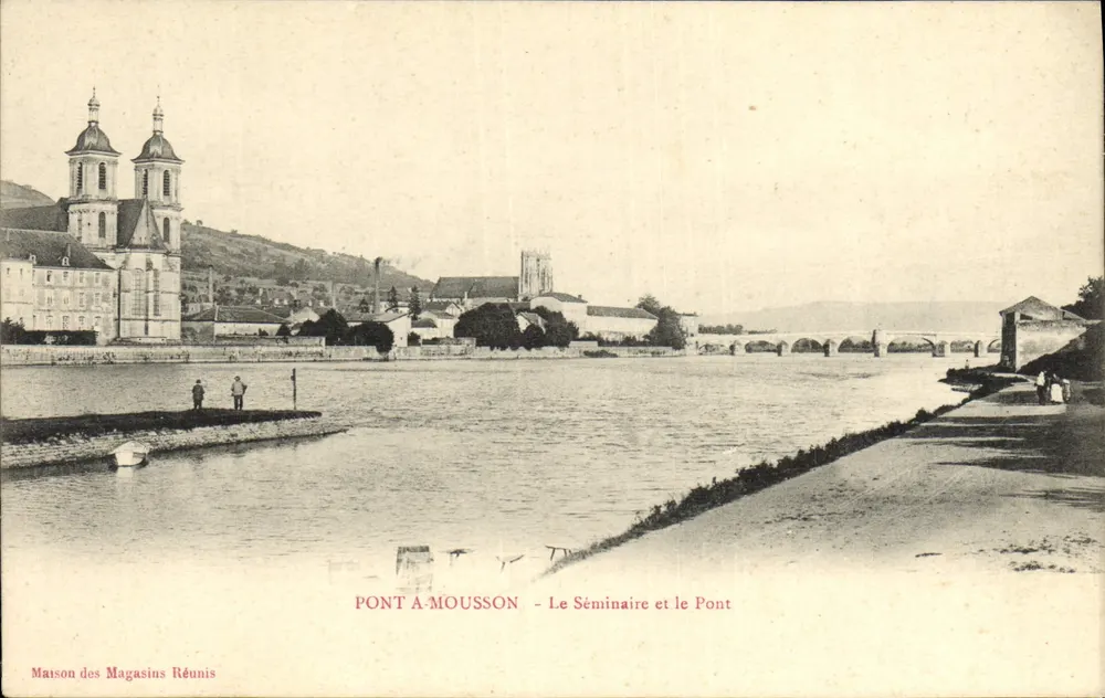 Pont-a-Mousson - Das Seminar und die Brücke — Maison des Magasins Réunis - Vorderseite