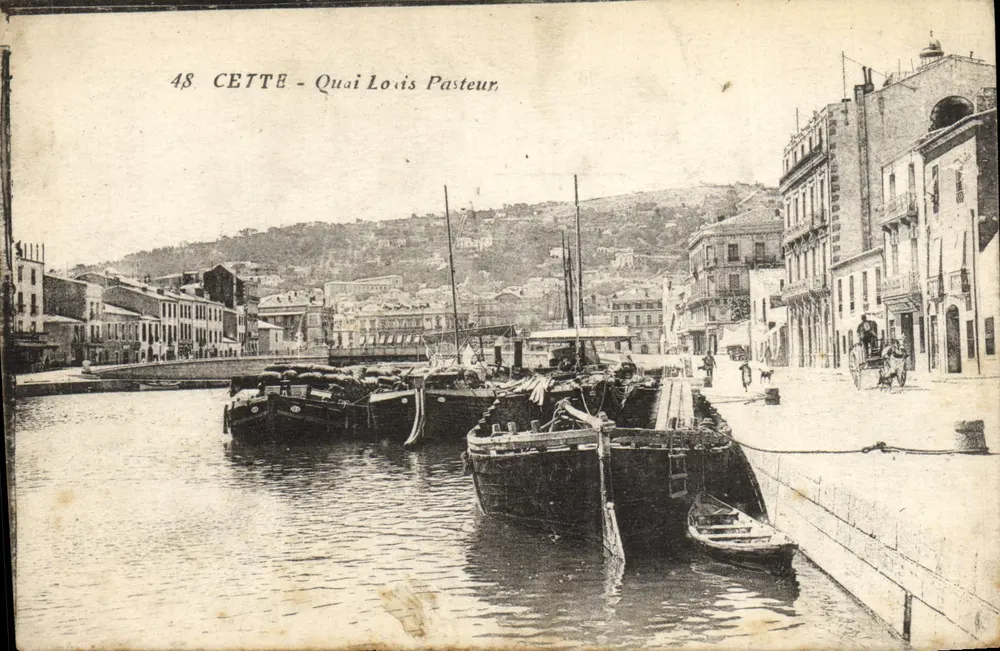 CETTE - Lungofiume Louis Pasteur — vista del porto con barche — editore sconosciuto, n° 48 - Recto