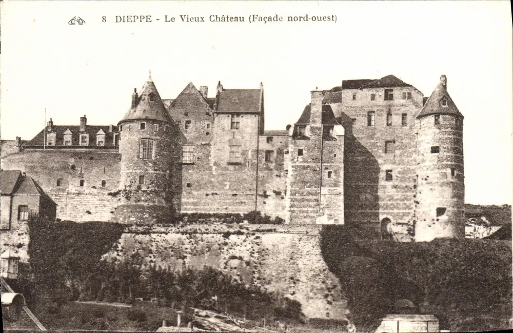 Dieppe - O Velho Castelo (Fachada noroeste) — carta postal n°8 — editor não identificado - Frente