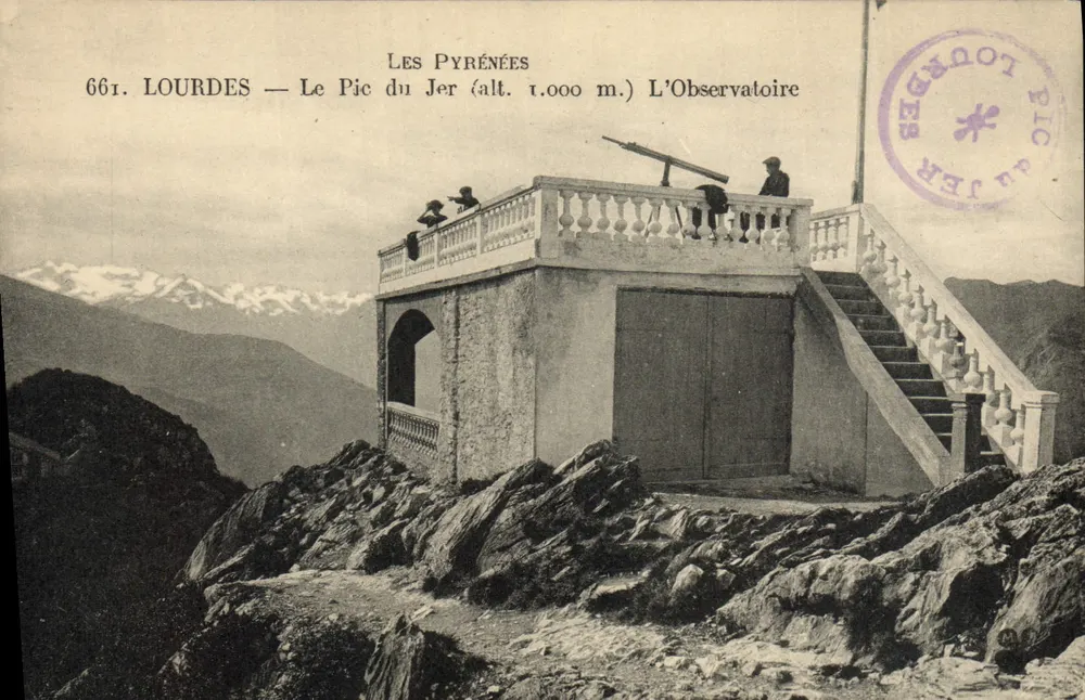Lourdes — O Pic du Jer (alt. 1.000 m.) — O Observatório — Editor: Lourdes - Frente