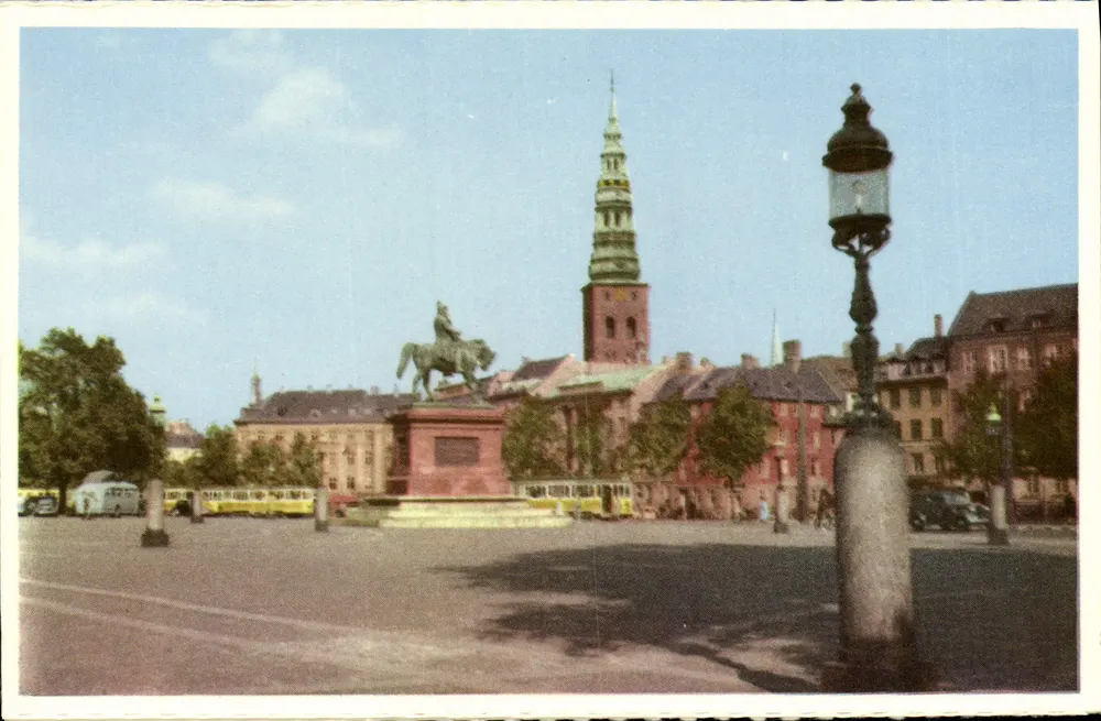 Christiansborg Slotssplads — Copenhaga — editor Stueller & Paring, n° 1389 - Frente