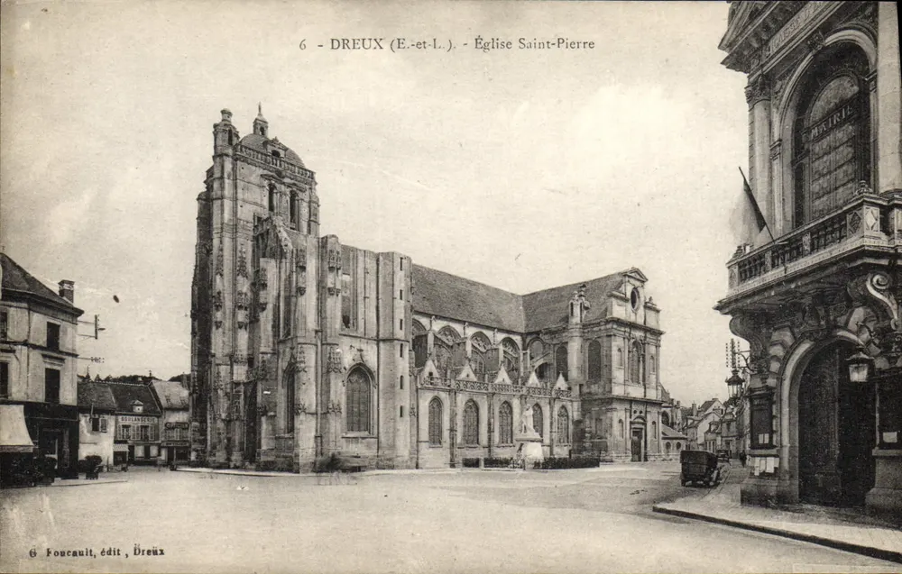 Dreux (E.-et-L.) - Igreja de São Pedro — vista com a prefeitura à direita, editor Foucault - Frente