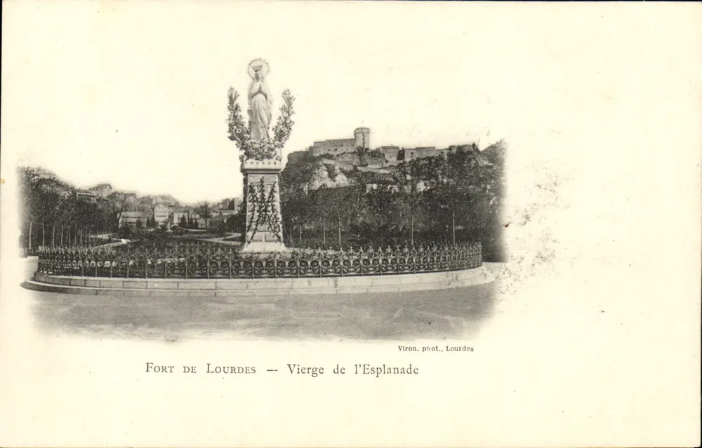 Fort de Lourdes — Virgem da Esplanada — Viron fot. Lourdes - Frente