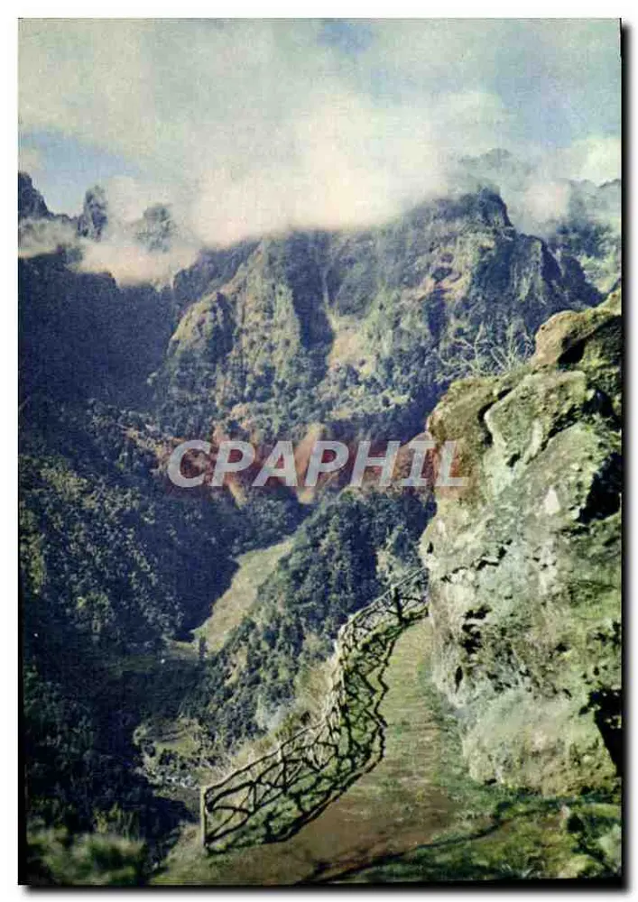 Visão dos « Balcões » em Ribeiro Frio — Madeira — editor J. Arthur Dixon & Co. Ltd., Wight, Isle of - Frente