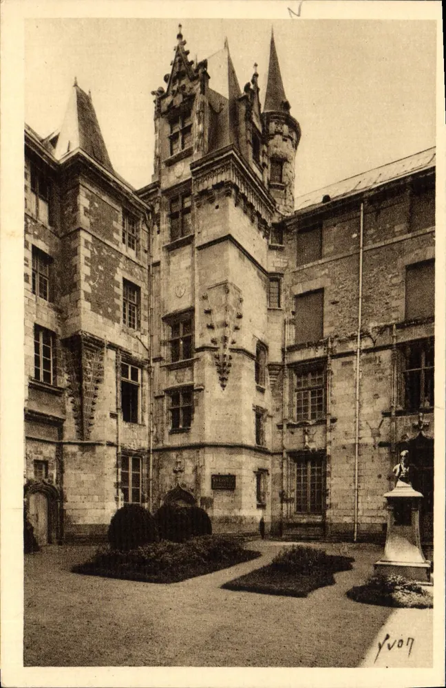 Angers (Maine-et-Loire) — Logis Barrault - Museu de Belas Artes — Edições de Arte YVON - Frente