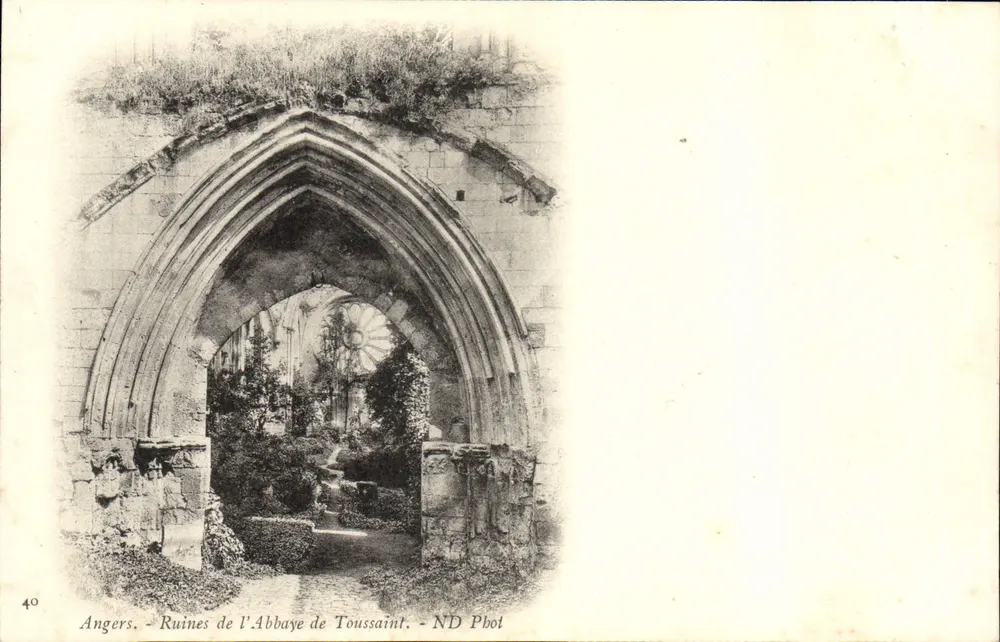 Angers — Ruínas da Abadia de Toussaint — ND Pbol - Frente