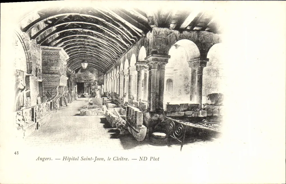 Angers — Hospital São João, o Claustro — ND Pbot - Frente