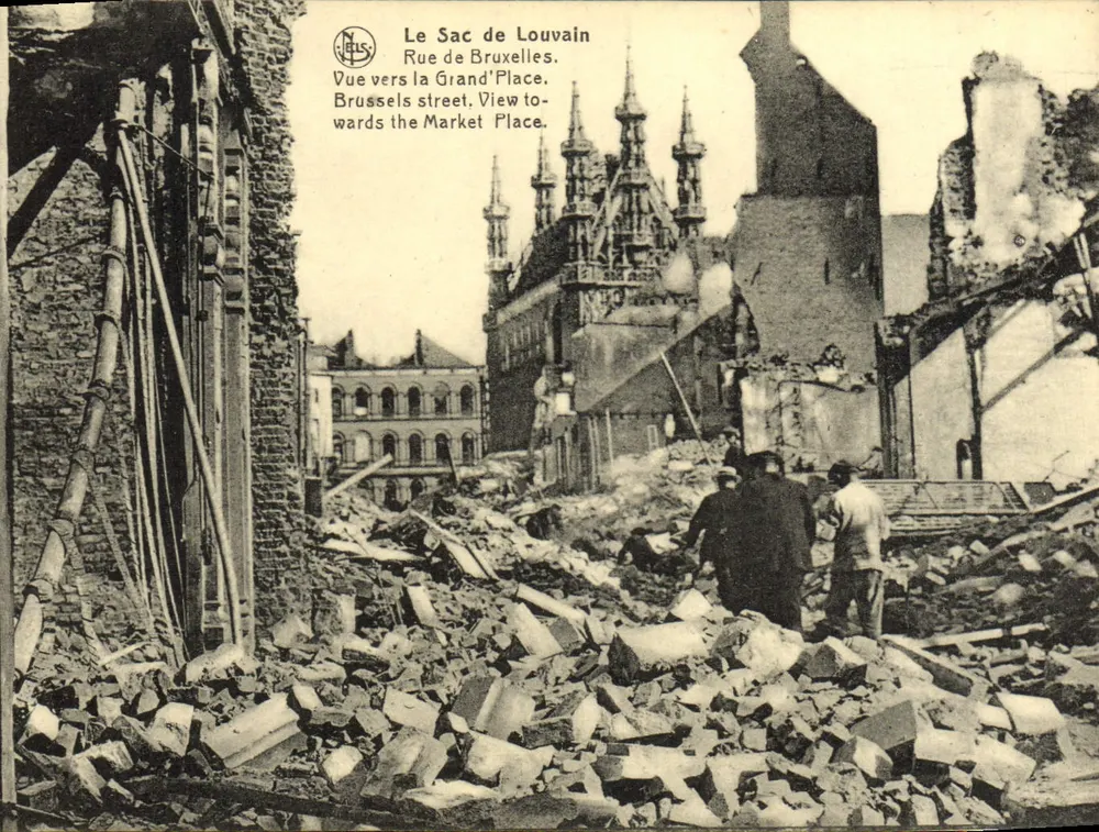 Der Raub von Louvain — Rue de Bruxelles, Blickrichtung Grand’Place — Édition René Fonteyn, Louvain - Vorderseite