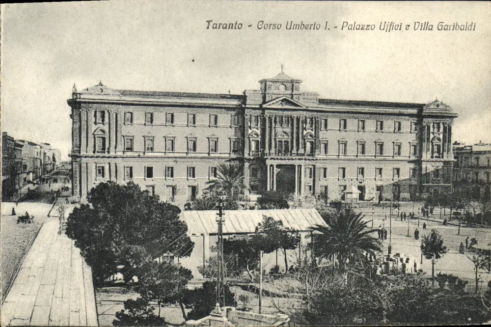 Taranto - Corso Umberto I. - Palazzo Uffici e Villa Garibaldi - Recto