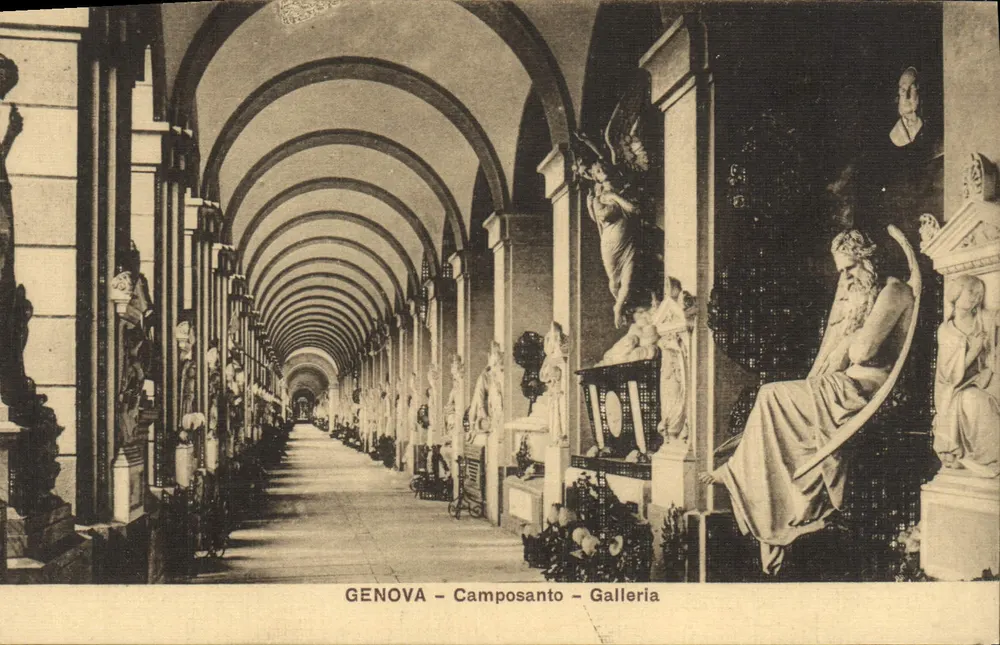 Gênova - Camposanto - Galleria — vista do corredor com estátuas - Frente