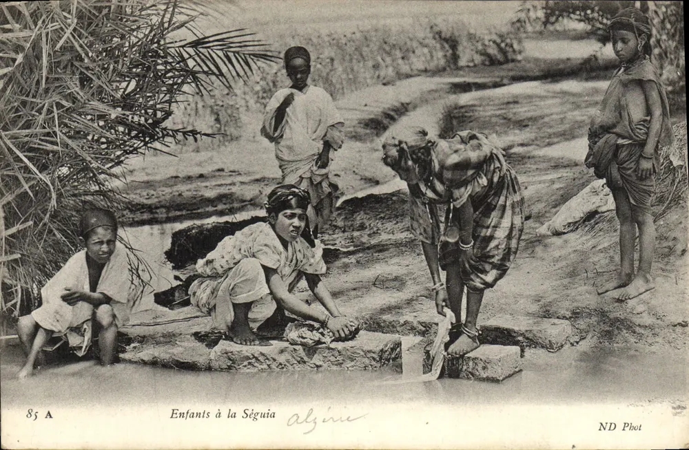 सेगोइया में बच्चे — अल्जीरिया — एनडी फोट - आगे